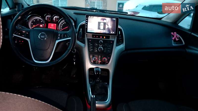 Хэтчбек Opel Astra 2011 в Львове