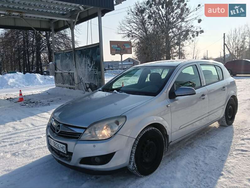 Хэтчбек Opel Astra 2007 в Малине