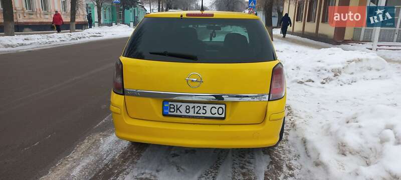 Универсал Opel Astra 2009 в Глухове