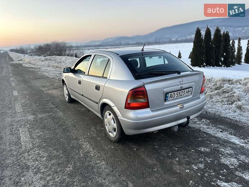 Хэтчбек Opel Astra 2001 в Хусте