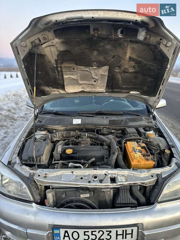 Хэтчбек Opel Astra 2001 в Хусте