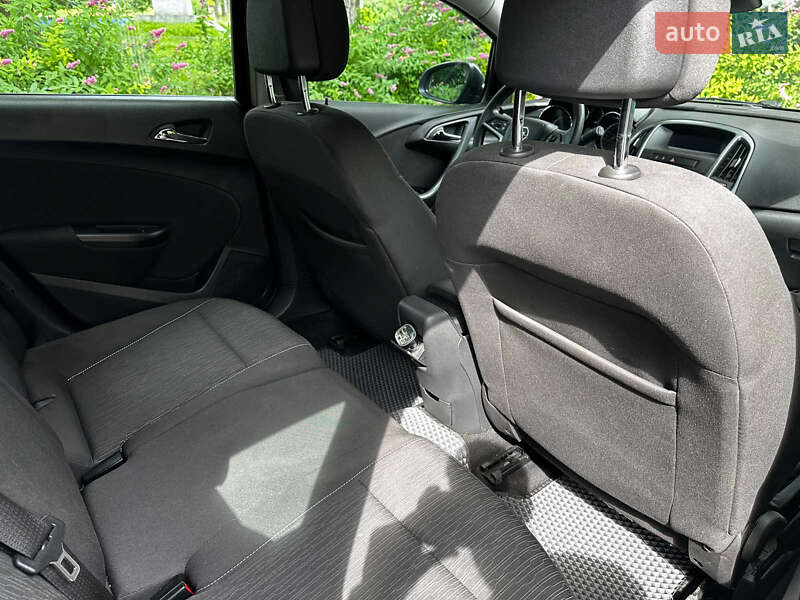 Универсал Opel Astra 2012 в Киеве