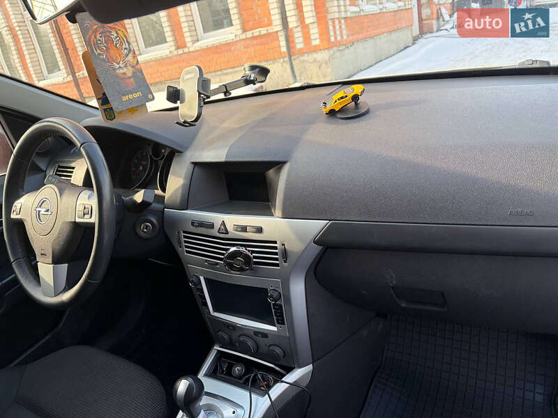 Седан Opel Astra 2013 в Києві