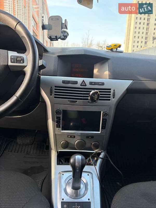 Седан Opel Astra 2013 в Києві