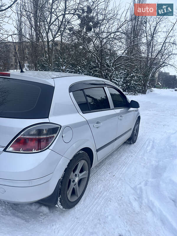 Хэтчбек Opel Astra 2012 в Харькове