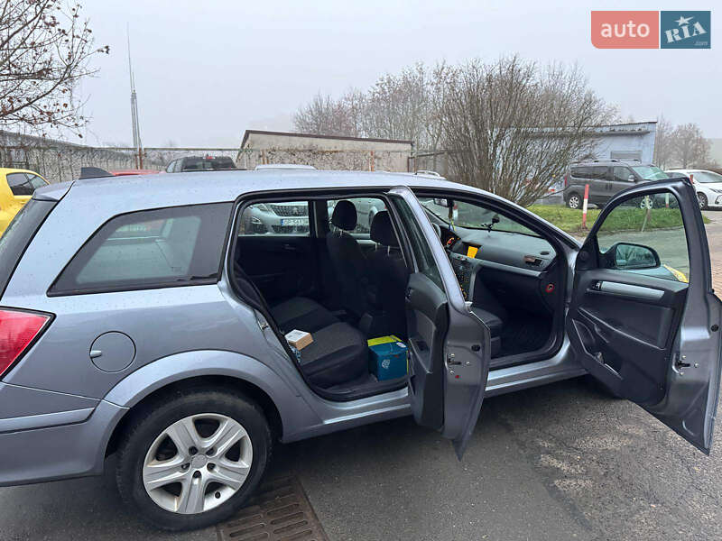 Универсал Opel Astra 2010 в Радехове фото 5 Универсал Opel Astra 2010 в Радехове