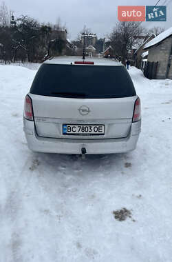 Універсал Opel Astra 2011 в Львові