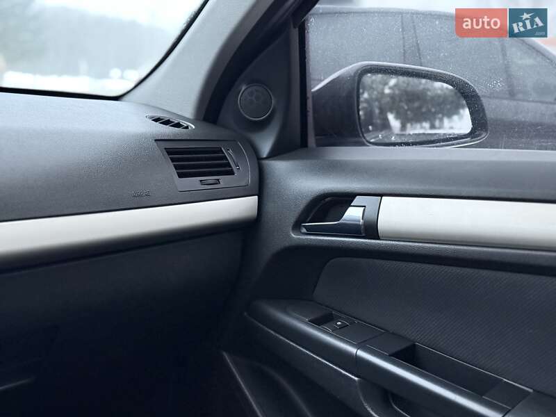 Универсал Opel Astra 2007 в Ровно