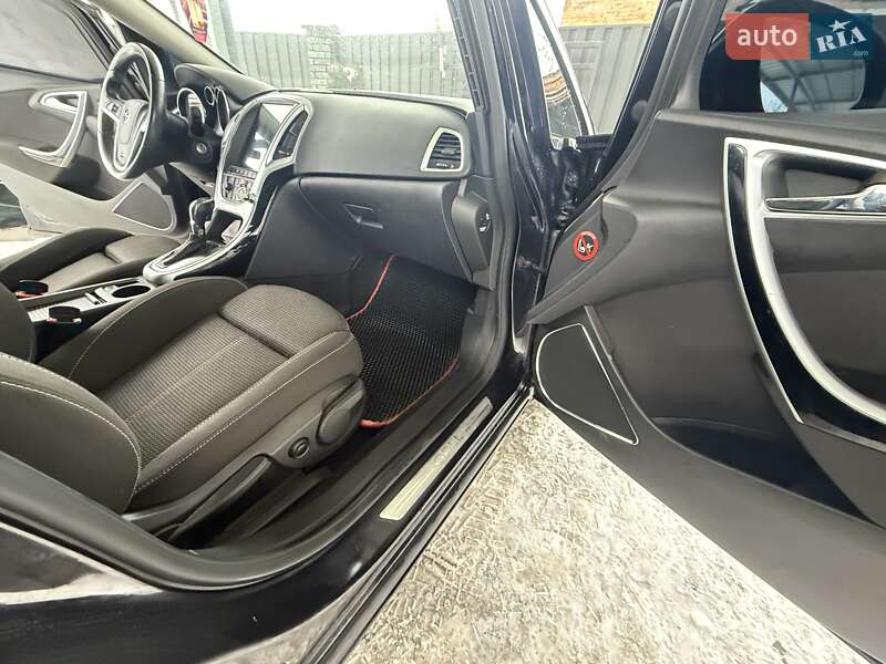 Универсал Opel Astra 2011 в Хмельницком