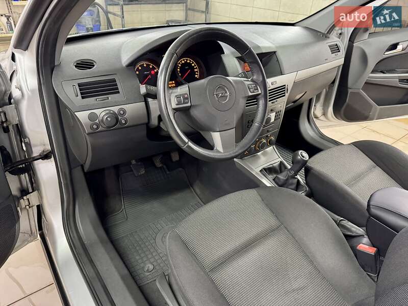 Хэтчбек Opel Astra 2006 в Сумах
