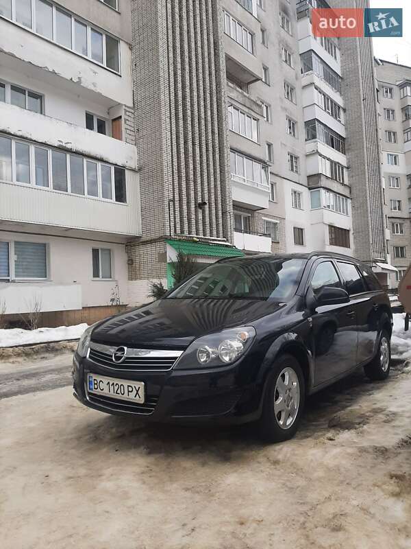 Opel Astra 2010 Opel Astra 2010