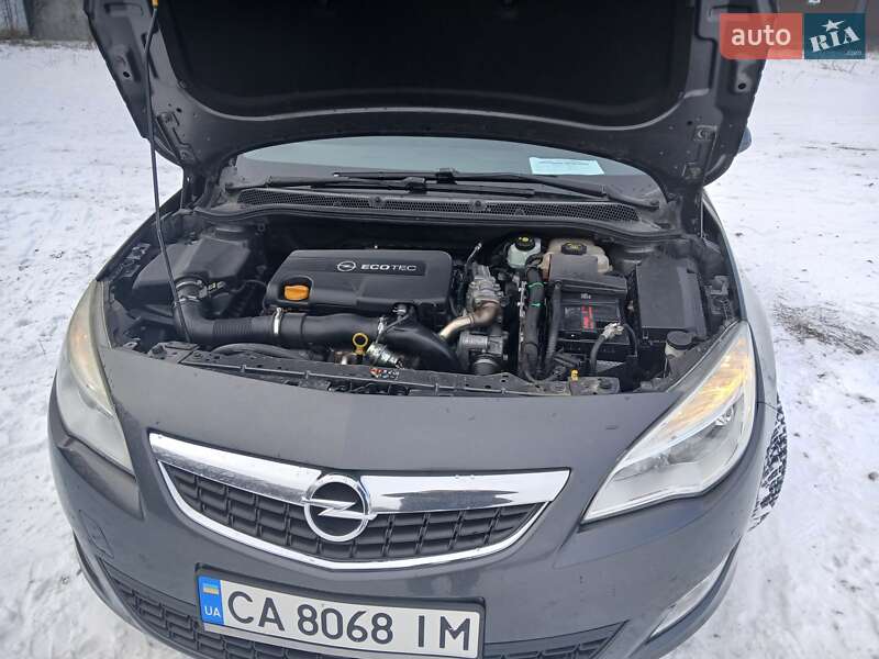 Универсал Opel Astra 2011 в Умани