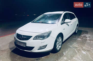 Универсал Opel Astra 2012 в Львове