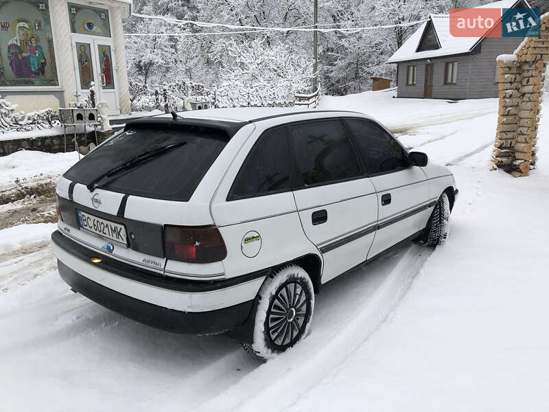 Хэтчбек Opel Astra 1995 в Косове фото 5 Хэтчбек Opel Astra 1995 в Косове