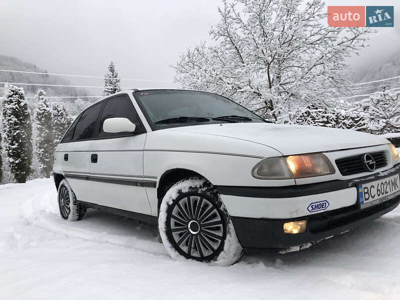 Хэтчбек Opel Astra 1995 в Косове фото 11 Хэтчбек Opel Astra 1995 в Косове