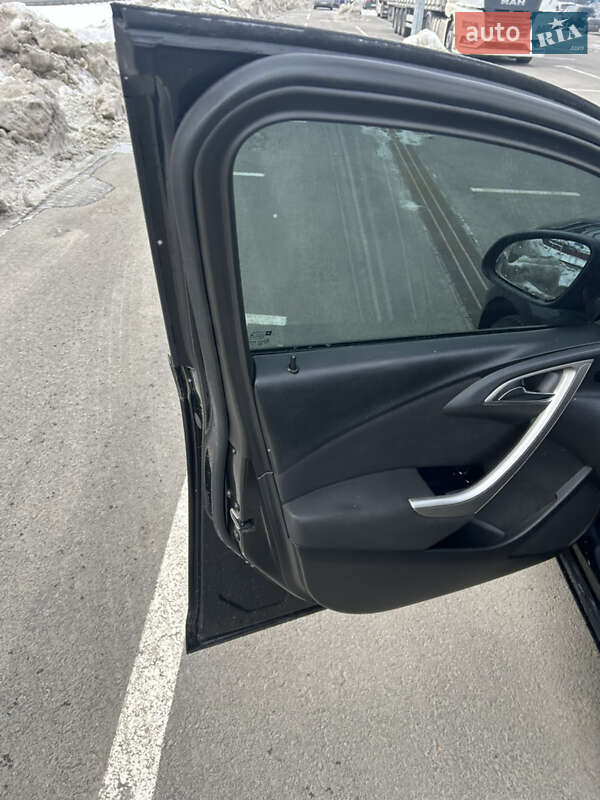 Универсал Opel Astra 2011 в Львове