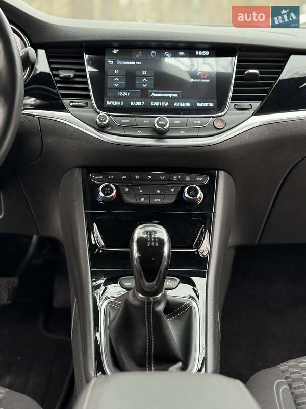 Универсал Opel Astra 2017 в Киеве