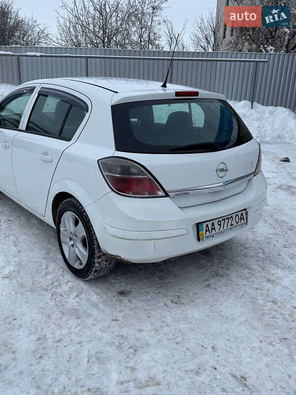 Хэтчбек Opel Astra 2013 в Киеве фото 4 Хэтчбек Opel Astra 2013 в Киеве