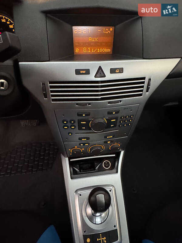 Хэтчбек Opel Astra 2013 в Киеве фото 10 Хэтчбек Opel Astra 2013 в Киеве