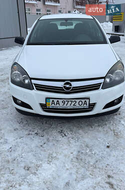 Хэтчбек Opel Astra 2013 в Киеве