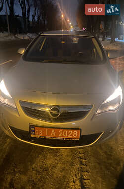 Седан Opel Astra 2011 в Сумах