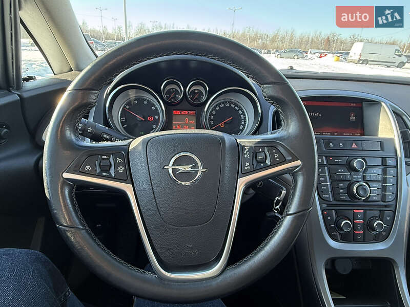 Универсал Opel Astra 2015 в Львове