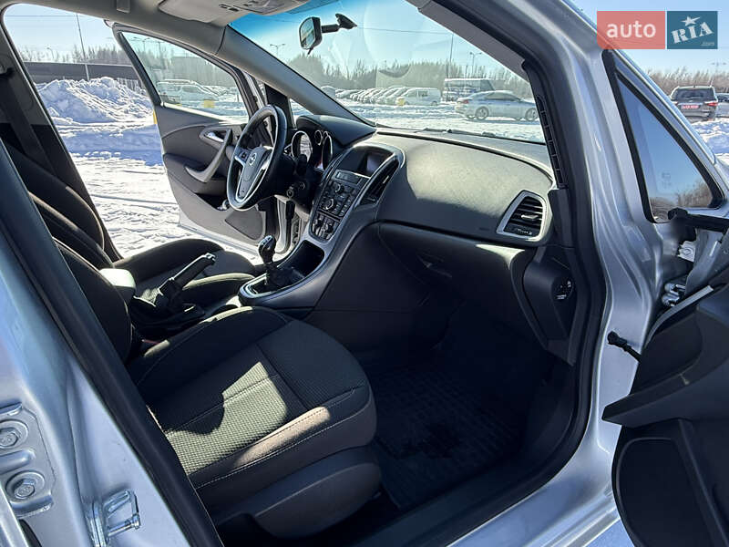 Универсал Opel Astra 2015 в Львове