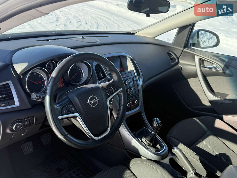 Универсал Opel Astra 2015 в Львове