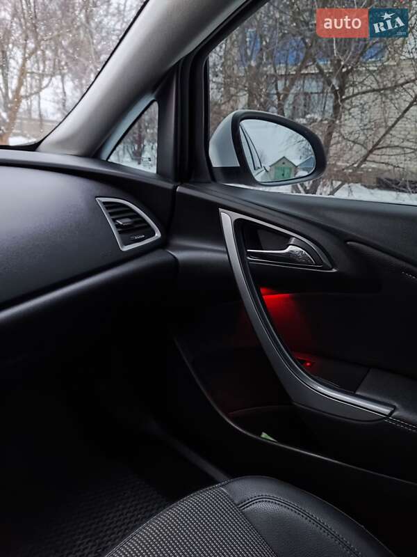 Универсал Opel Astra 2014 в Сумах