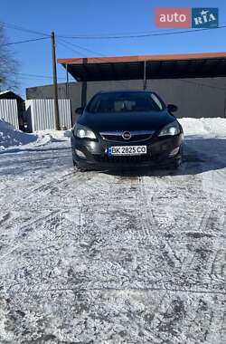 Универсал Opel Astra 2011 в Ровно
