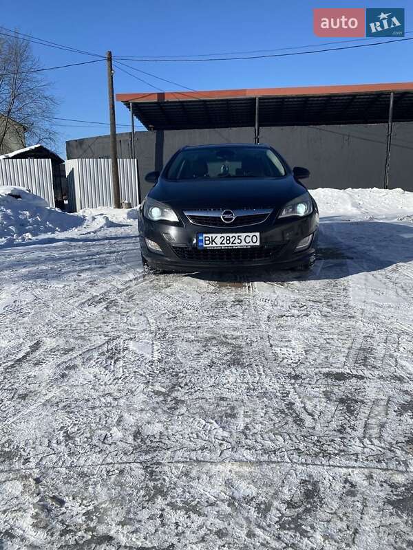 Opel Astra 2011 Opel Astra 2011