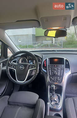 Универсал Opel Astra 2013 в Ивано-Франковске