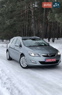 Универсал Opel Astra 2011 в Монастырище