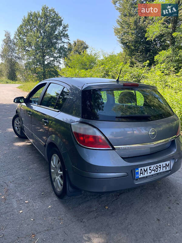 Хэтчбек Opel Astra 2004 в Звягеле фото 2 Хэтчбек Opel Astra 2004 в Звягеле
