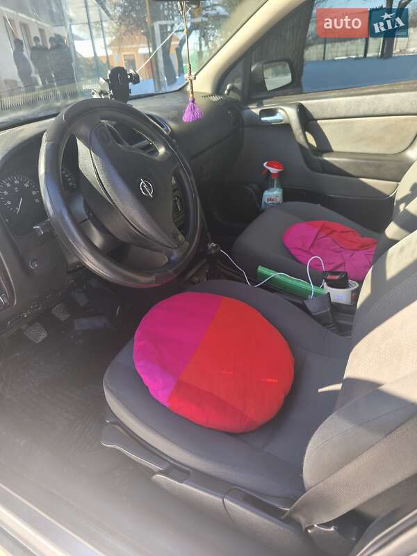 Седан Opel Astra 2008 в Богуславе