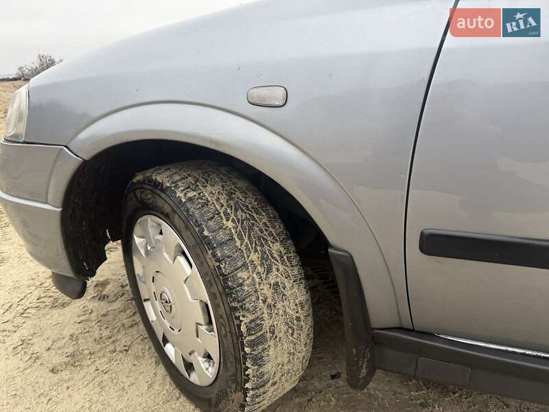 Седан Opel Astra 2008 в Богуславе