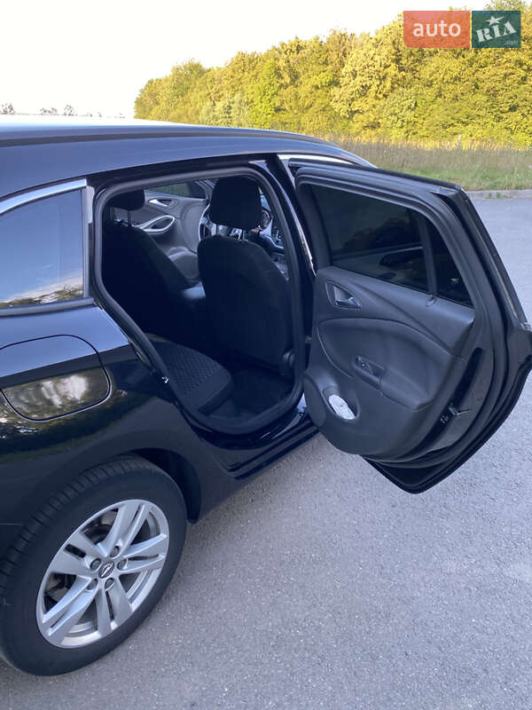 Універсал Opel Astra 2017 в Дунаївцях