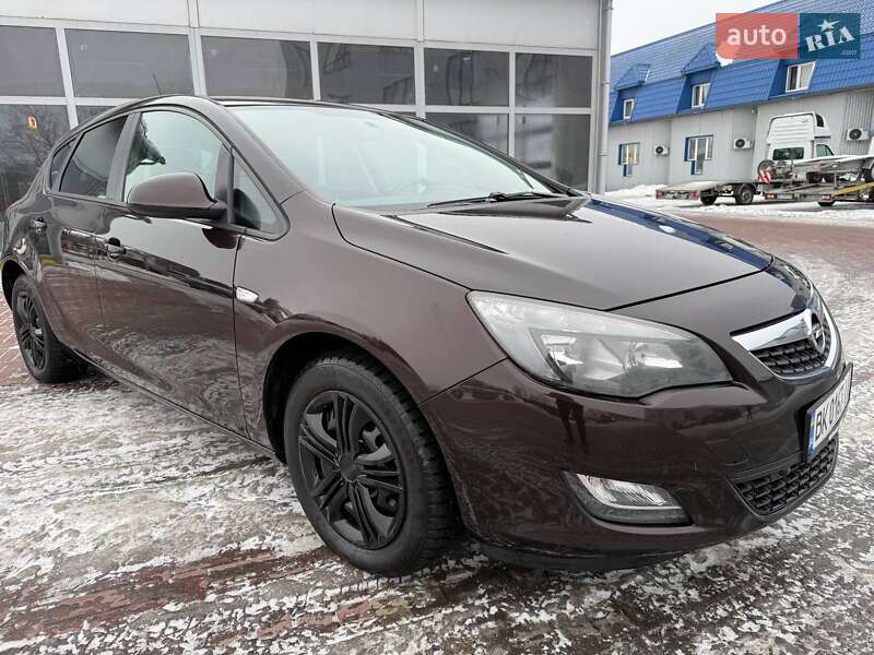 Хэтчбек Opel Astra 2011 в Ровно