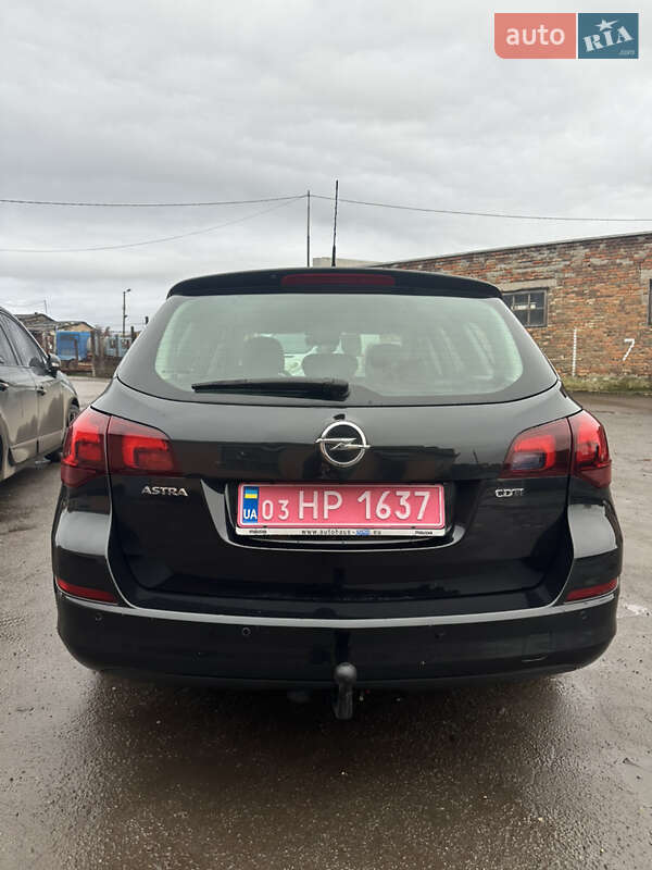 Универсал Opel Astra 2012 в Нововолынске