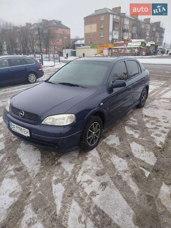 Хэтчбек Opel Astra 2004 в Знаменке