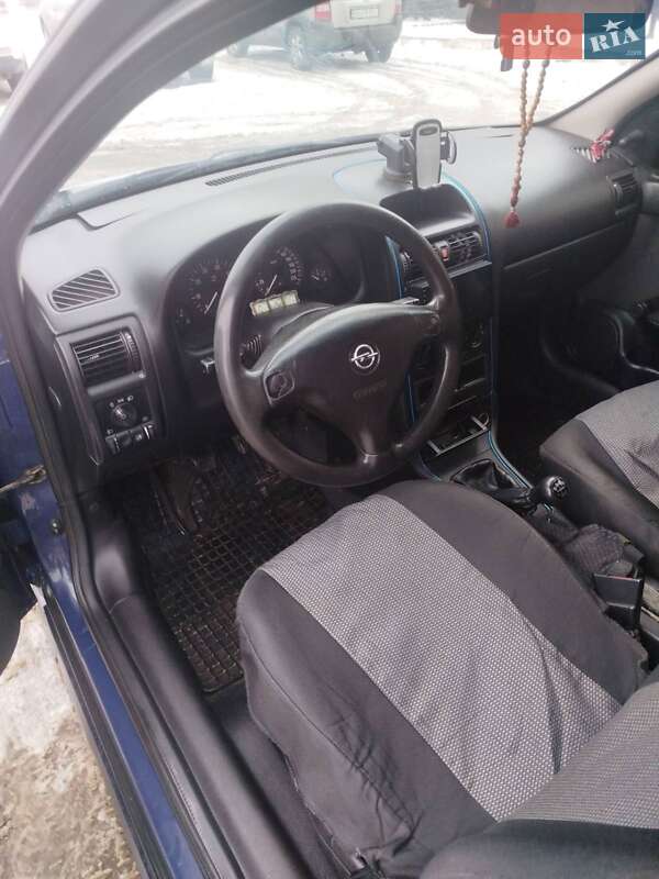 Хэтчбек Opel Astra 2004 в Знаменке