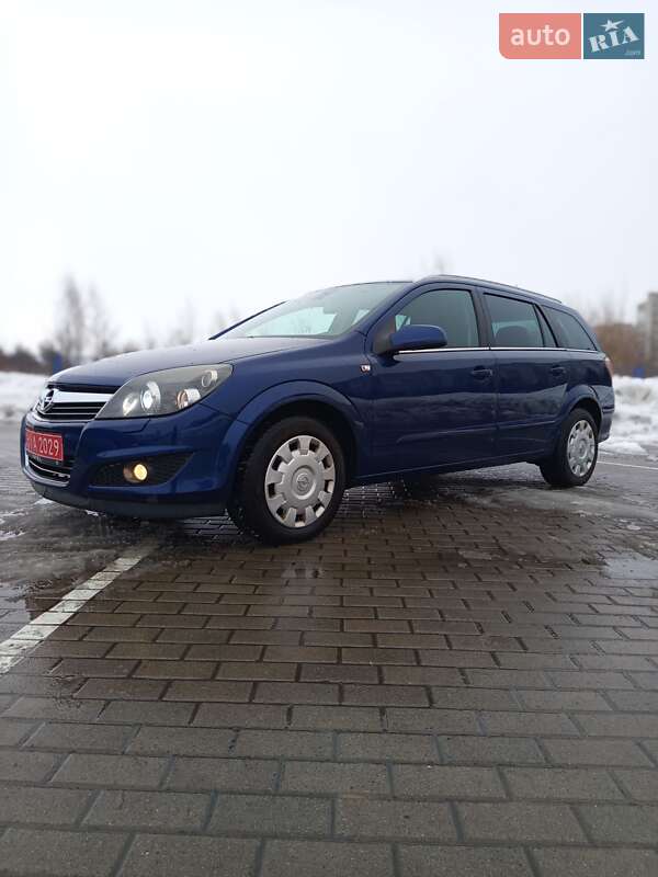Универсал Opel Astra 2009 в Дрогобыче