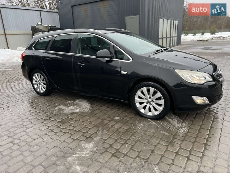 Універсал Opel Astra 2011 в Львові