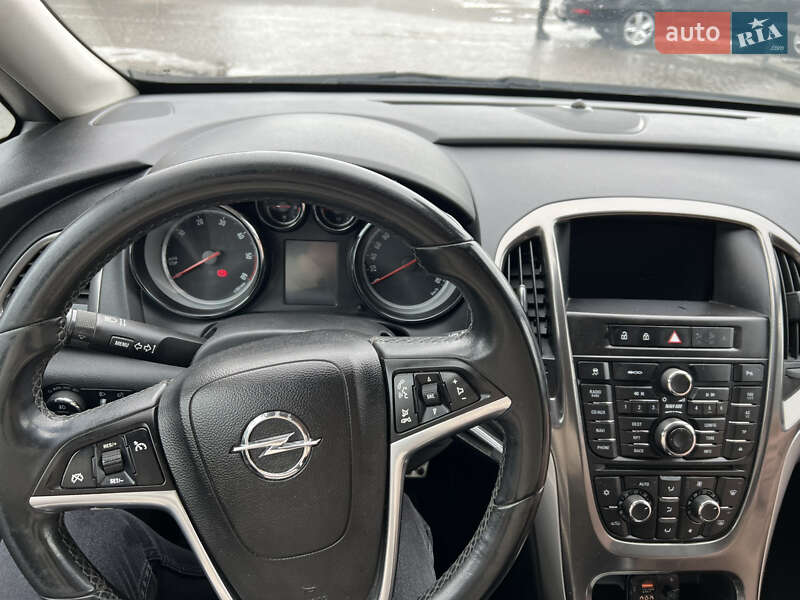 Універсал Opel Astra 2011 в Львові