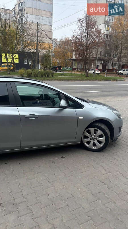 Универсал Opel Astra 2014 в Хмельницком