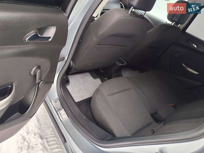 Универсал Opel Astra 2011 в Бердичеве