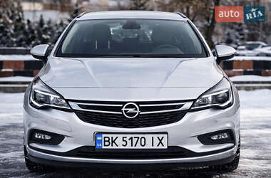 Універсал Opel Astra 2017 в Рівному