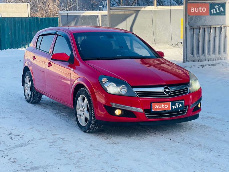 Хэтчбек Opel Astra 2012 в Киеве