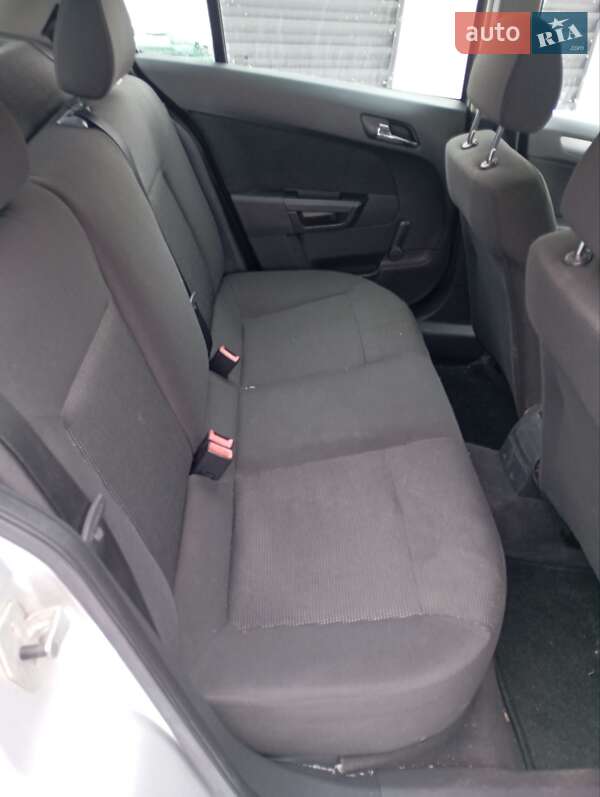 Хэтчбек Opel Astra 2005 в Луцке