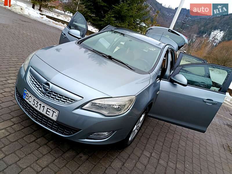 Универсал Opel Astra 2011 в Сколе